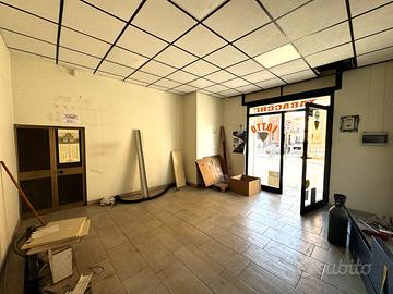 Locale in Centro con vetrina fronte strada