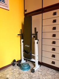 Panca per bilancere con pesi e manubri