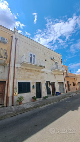 Primo Piano A Destra Con Terrazzo E Fotovoltaico