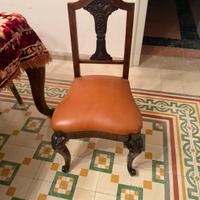 Tavolo in legno massiccio con sei sedie