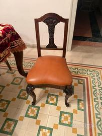 Tavolo in legno massiccio con sei sedie