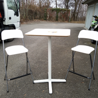 Tavolino bar e sgabelli