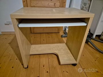Scrivania su ruote