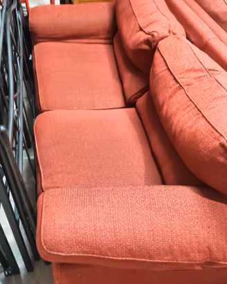 divani uno a letto e l'altro normale 