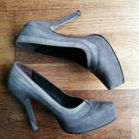 Scarpe di velluto col tacco