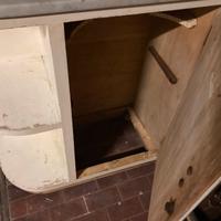 Mobiletto con mensola laterale, sportello e piano