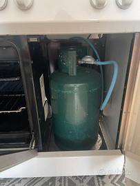 cucina economica con forno e porta bombola 