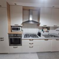 cucina completa di elettrodomestici