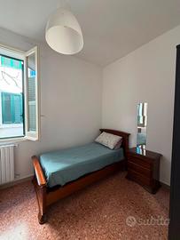Lecce zona Via G. Argento -- 2 stanze singole 250/