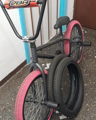 Bmx unisex per adulti e ragazzi.