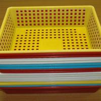Cestini in plastica chiusi o a rete assortiti