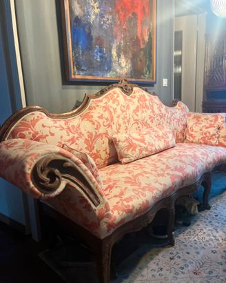 Divano elegante e d’epoca