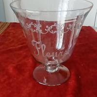 Vaso in cristallo decorato ideale come portabonbon