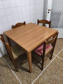 Tavolo con sedie