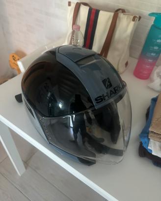 Casco  Shark