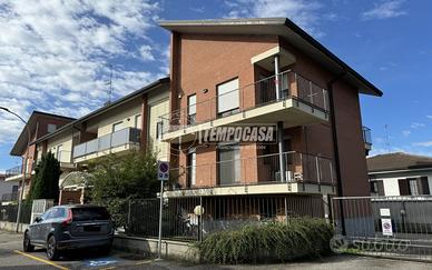 Rif. 456 - ampio trilocale con taverna e box doppi