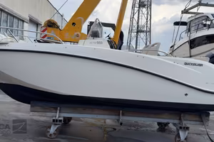 Quicksilver Activ 555 Open (2013)