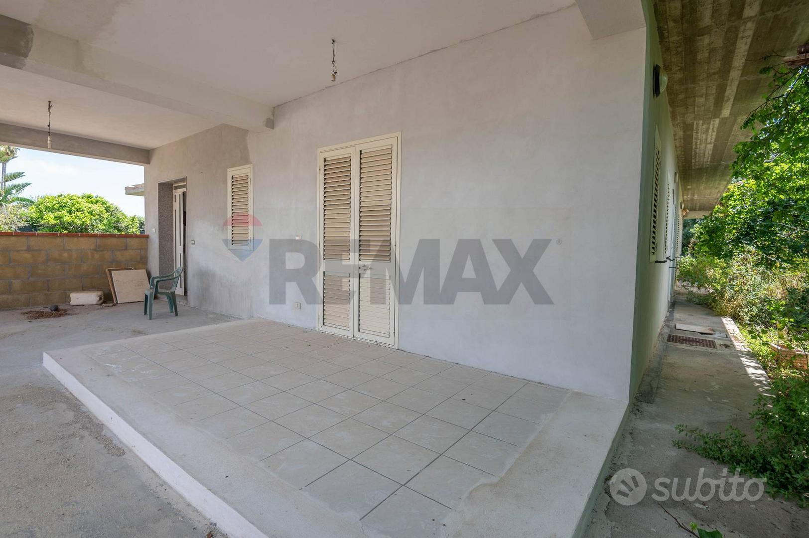 House in Siracusa, Villaggio Elios, Carrozzieri - Altro