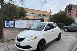 Lancia Ypsilon KM. 12.000! 1.2 BENZ. GOLD