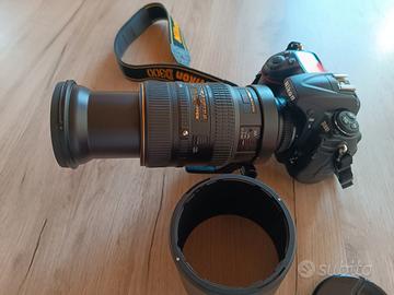 macchina fotografica e obiettivo 