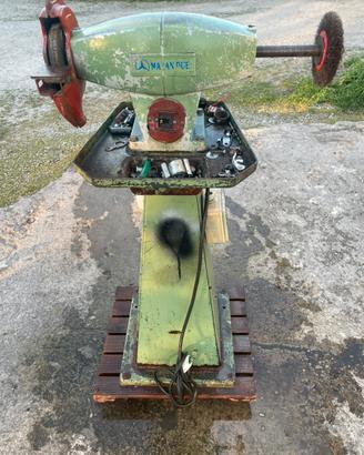 Mola da banco professionale Mandue con piedistallo