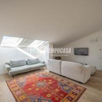 Elegante Attico Mansardato in Palazzo d'Epoca