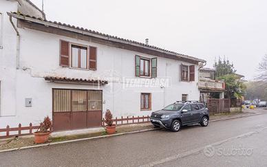 AMPIA SOLUZIONE INDIPENDENTE CON TERRAZZO, CORTILE