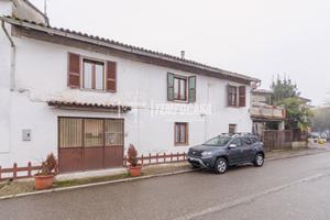 AMPIA SOLUZIONE INDIPENDENTE CON TERRAZZO, CORTILE