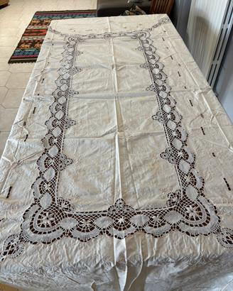 Tovaglia vintage con pizzo