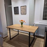 Tavolo pranzo nero e legno