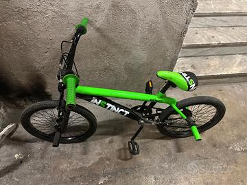 bmx nera e verde instinct
