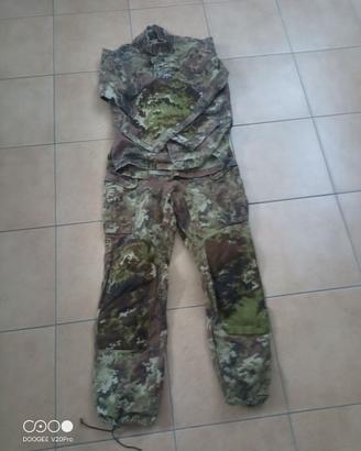 Tuta mimetica taglia 48
