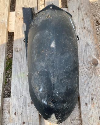 Parafango m900 e caschi usati