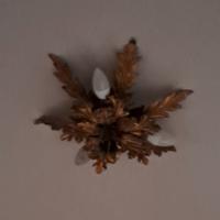 Applique dorato a foglia in ferro battuto 