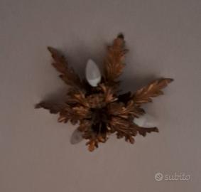 Applique dorato a foglia in ferro battuto 