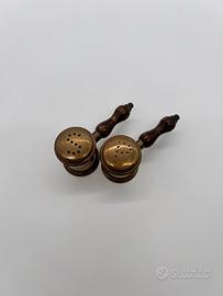 Set sale e pepe vintage in ottone e legno