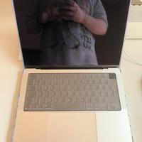 MacBook Pro M5 - pari al nuovo