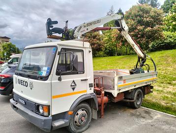 Camion Iveco 79.14 con gru - MACCHINA OPERATRICE