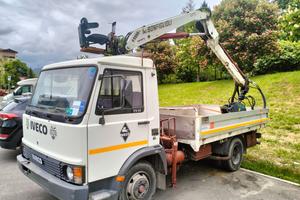 Camion Iveco 79.14 con gru - MACCHINA OPERATRICE