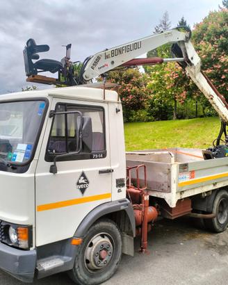 Camion Iveco 79.14 con gru - MACCHINA OPERATRICE