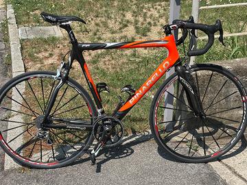 Bici corsa Pinarello Paris - gruppo Campagnolo