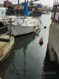 Barca a vela chiglia lunga