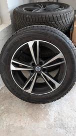 cerchi con gomme invernali Volvo XC40