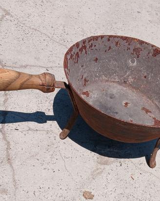 Antico scaldino da letto per braci