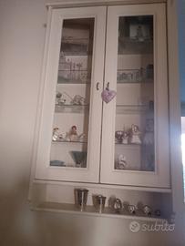 Mobiletto vitrina per ogetti. anni 2000. legno