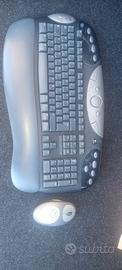 Tastiera Logitech wireless con mouse 