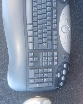 Tastiera Logitech wireless con mouse 