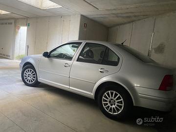 Bora 1.6 benzina con 140.000km