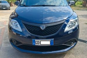 Lancia Y del 2021 a benzina 1.000 cc con 27.000 km