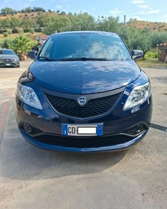 Lancia Y del 2021 a benzina 1.000 cc con 27.000 km
